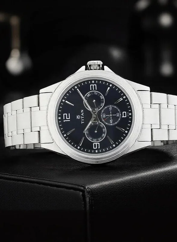 تيتان ساعة يد رجالية من الستانلس ستيل بشكل دائري بعقارب